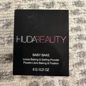 Huda Beauty Baby Bake Mini Loose Baking & Setting Powder